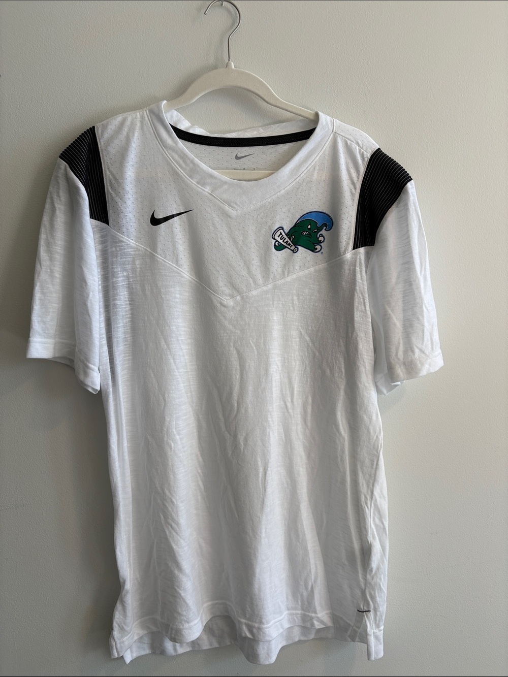 Nike Men’s White Short-Sleeve Tulane shirt